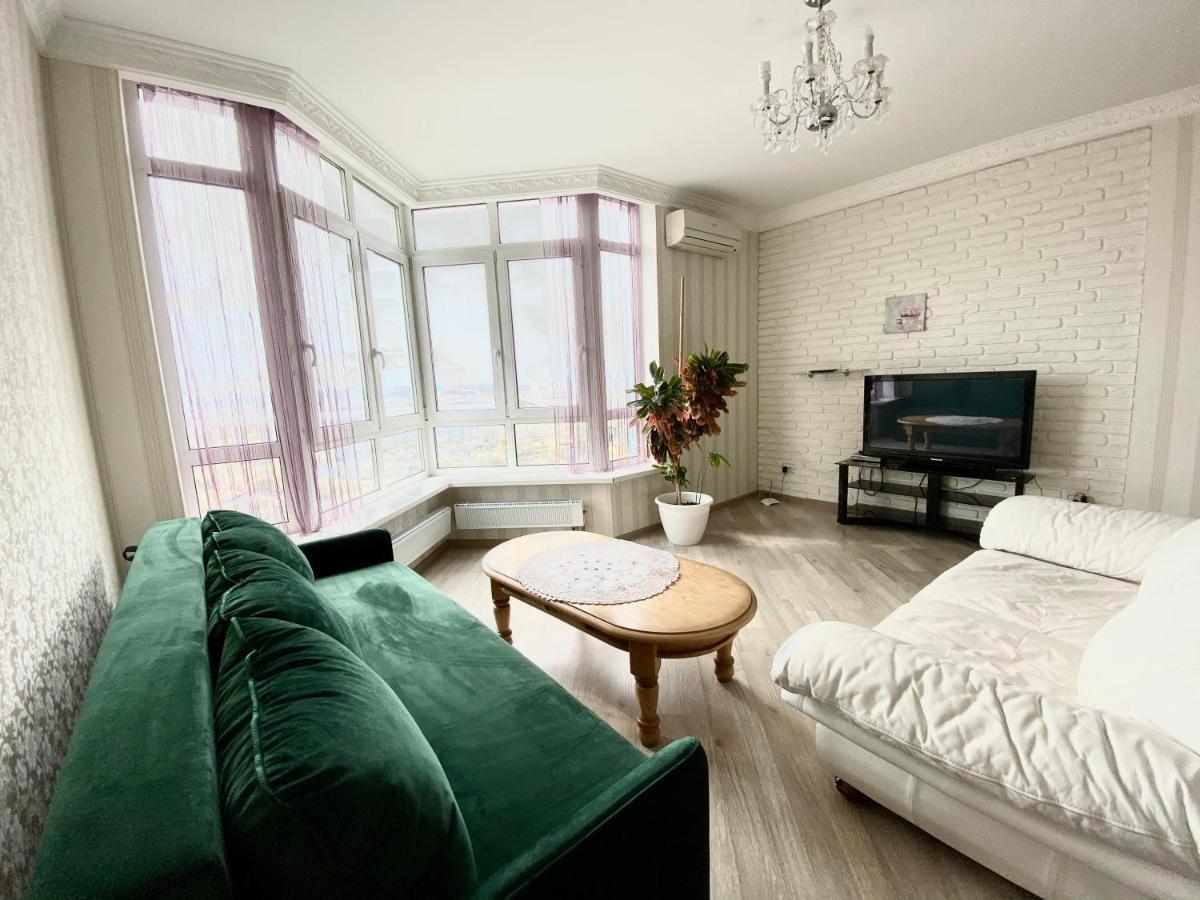 Apartments With Dnipro View เคียฟ ภายนอก รูปภาพ