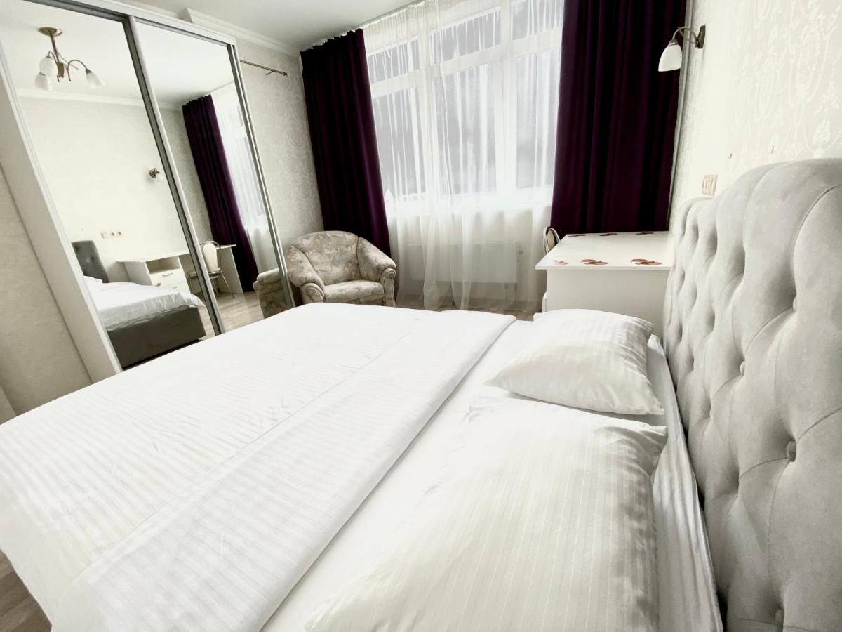 Apartments With Dnipro View เคียฟ ภายนอก รูปภาพ