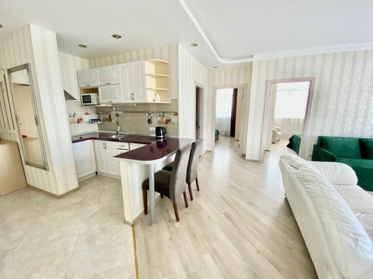 Apartments With Dnipro View เคียฟ ภายนอก รูปภาพ