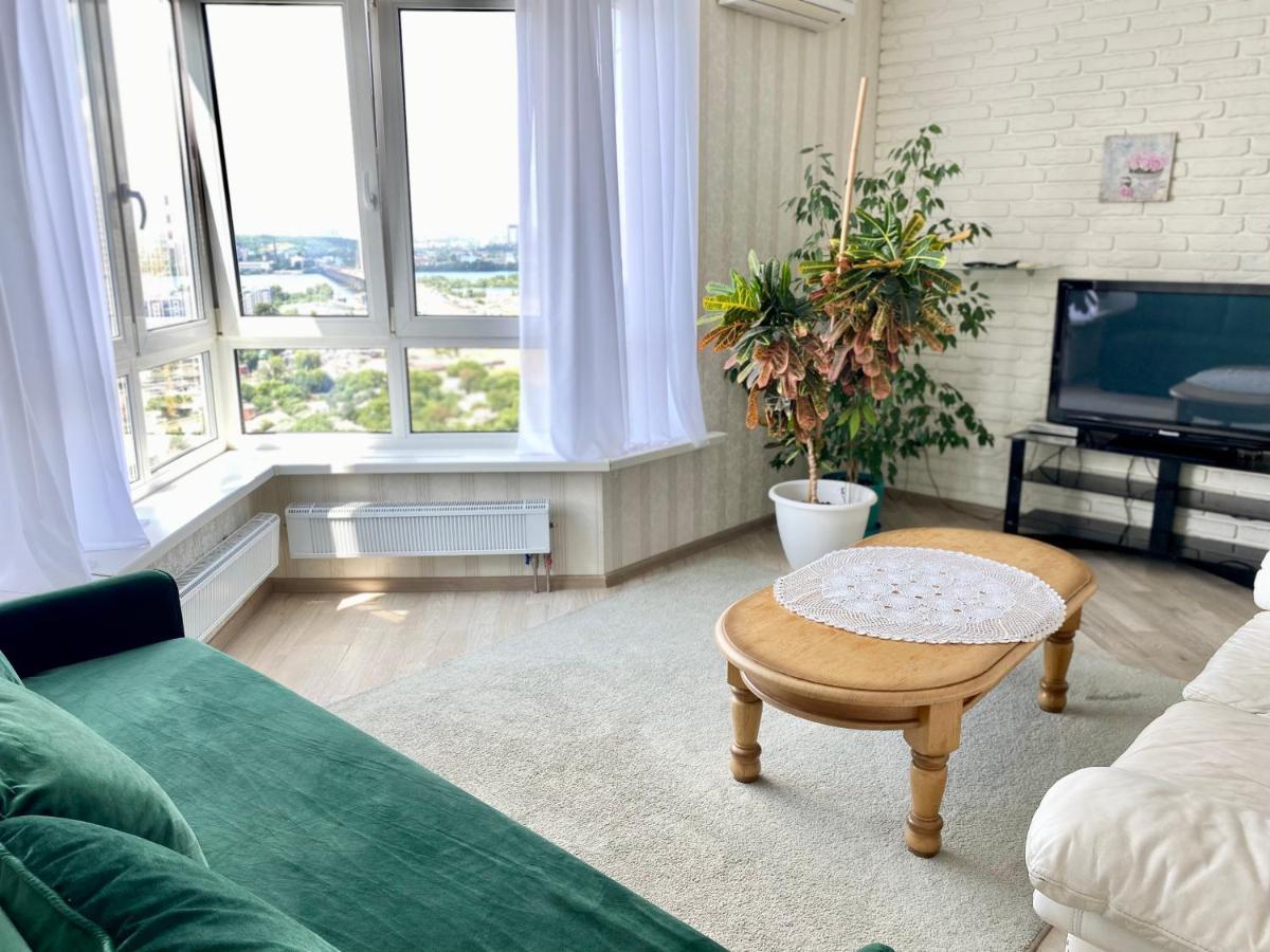 Apartments With Dnipro View เคียฟ ภายนอก รูปภาพ